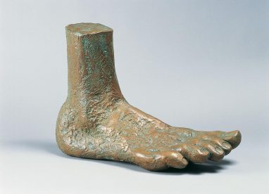 Fuß (Jahrhundertschritt), 1987, Bronze, H 35 cm, Auflage 7